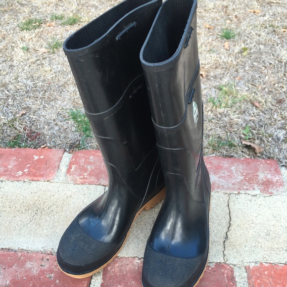 High water? No problem in your Bata Rubber Boots. - Picture 5 of 8